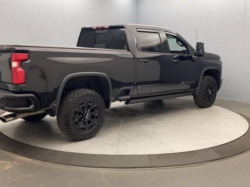 Used 2024 Chevrolet Silverado 2500 High Country w/ High Country Premium Package AWD/4WD image 5