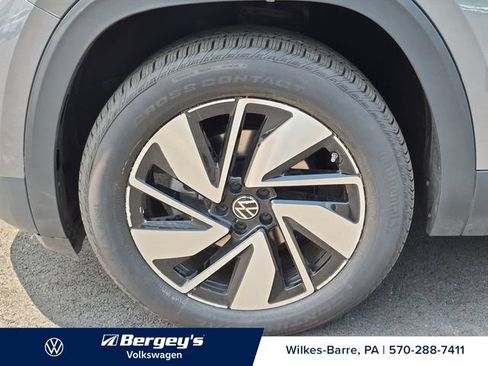 Certified 2025 Volkswagen Atlas SE AWD/4WD image 11