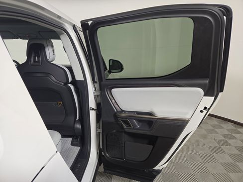 Used 2022 Rivian R1T Adventure image 19