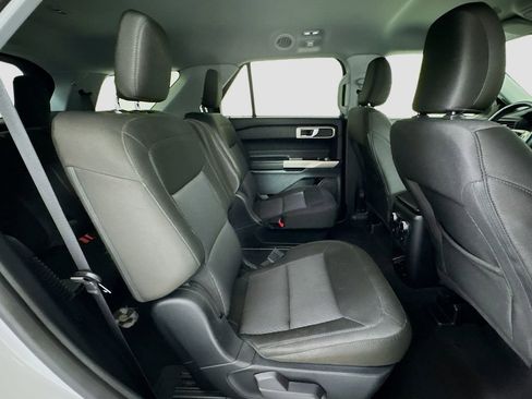 Used 2023 Ford Explorer XLT AWD/4WD image 28