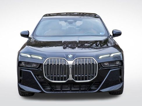 Used 2023 BMW 740i w/ Parking Assistance Package image 11