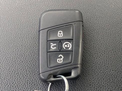 Used 2025 Volkswagen Jetta SE image 36