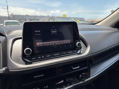 Used 2025 Nissan Rogue SV FWD image 21