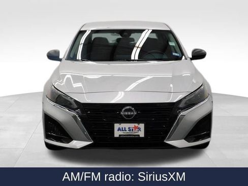 Used 2024 Nissan Altima 2.5 SV image 3