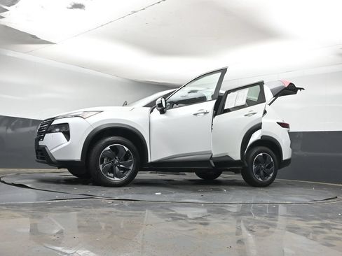 Used 2024 Nissan Rogue SV FWD image 44