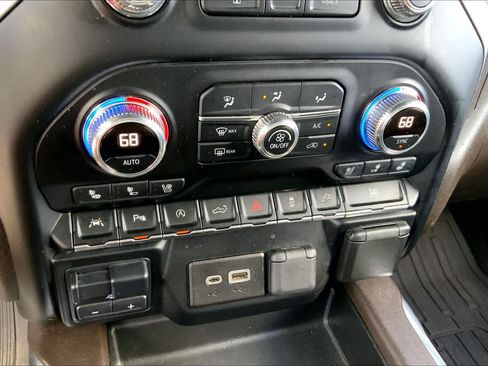 Used 2020 GMC Sierra 1500 SLT RWD image 32