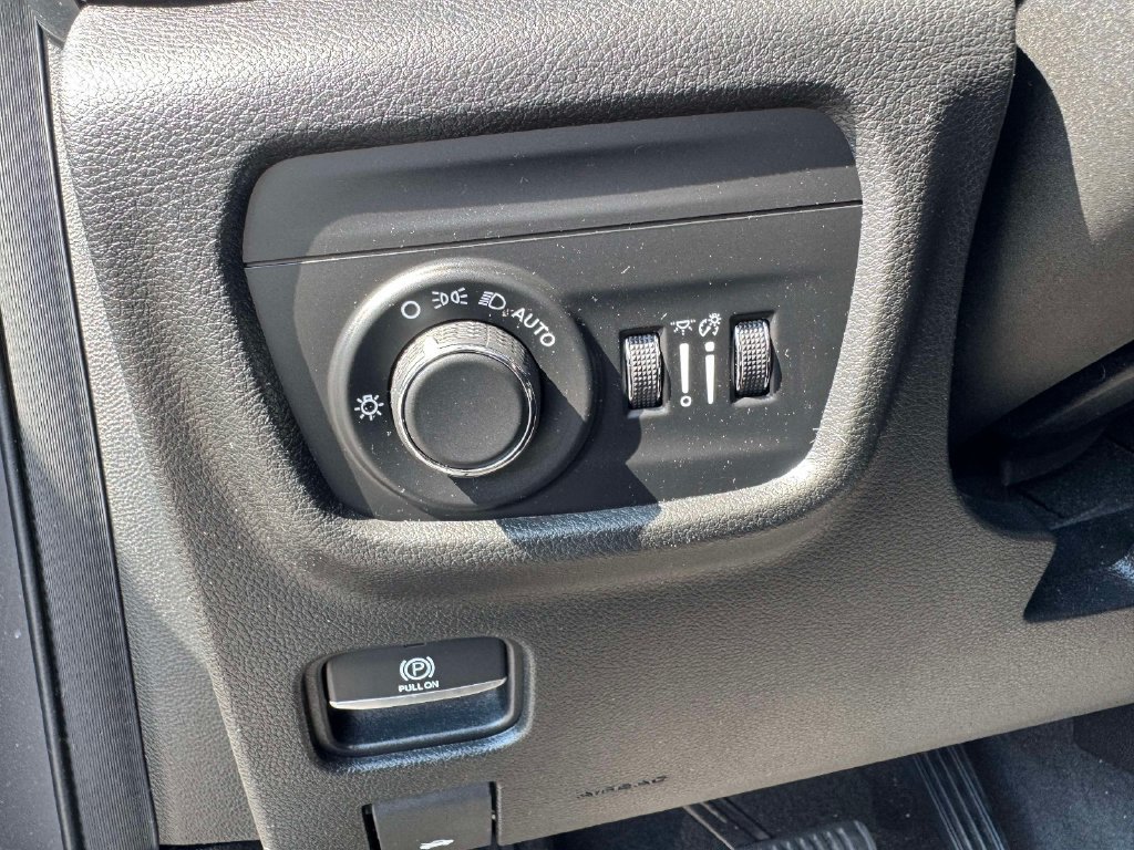 Used 2021 Jeep Grand Cherokee L Laredo AWD/4WD image 19