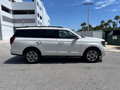 Used 2025 Ford Expedition Active AWD/4WD image 2