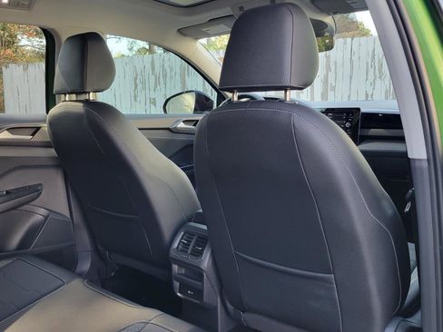 Certified 2025 Volkswagen Taos SE w/ Taos Adventure Package (SXB) FWD image 44