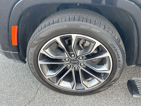 Used 2022 Jeep Grand Wagoneer Series III w/ Rear Seat Video Group 1 image 29