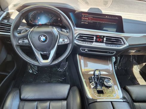 Used 2022 BMW X5 xDrive40i w/ Executive Package AWD/4WD image 3