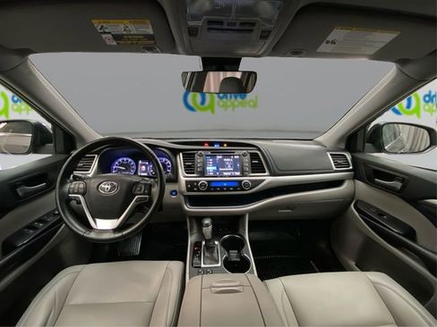 Used 2019 Toyota Highlander XLE image 29