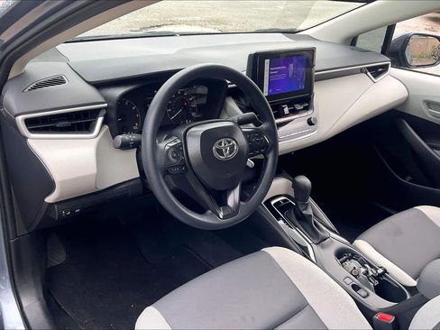 Used 2025 Toyota Corolla LE image 17