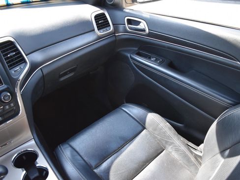 Used 2015 Jeep Grand Cherokee Limited w/ Luxury Group II image 20