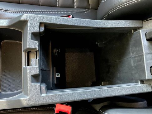 Used 2017 Ford Escape Titanium FWD image 16