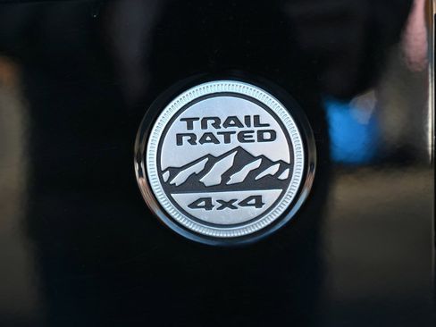 Used 2020 Jeep Gladiator Overland w/ Cold Weather Group image 8