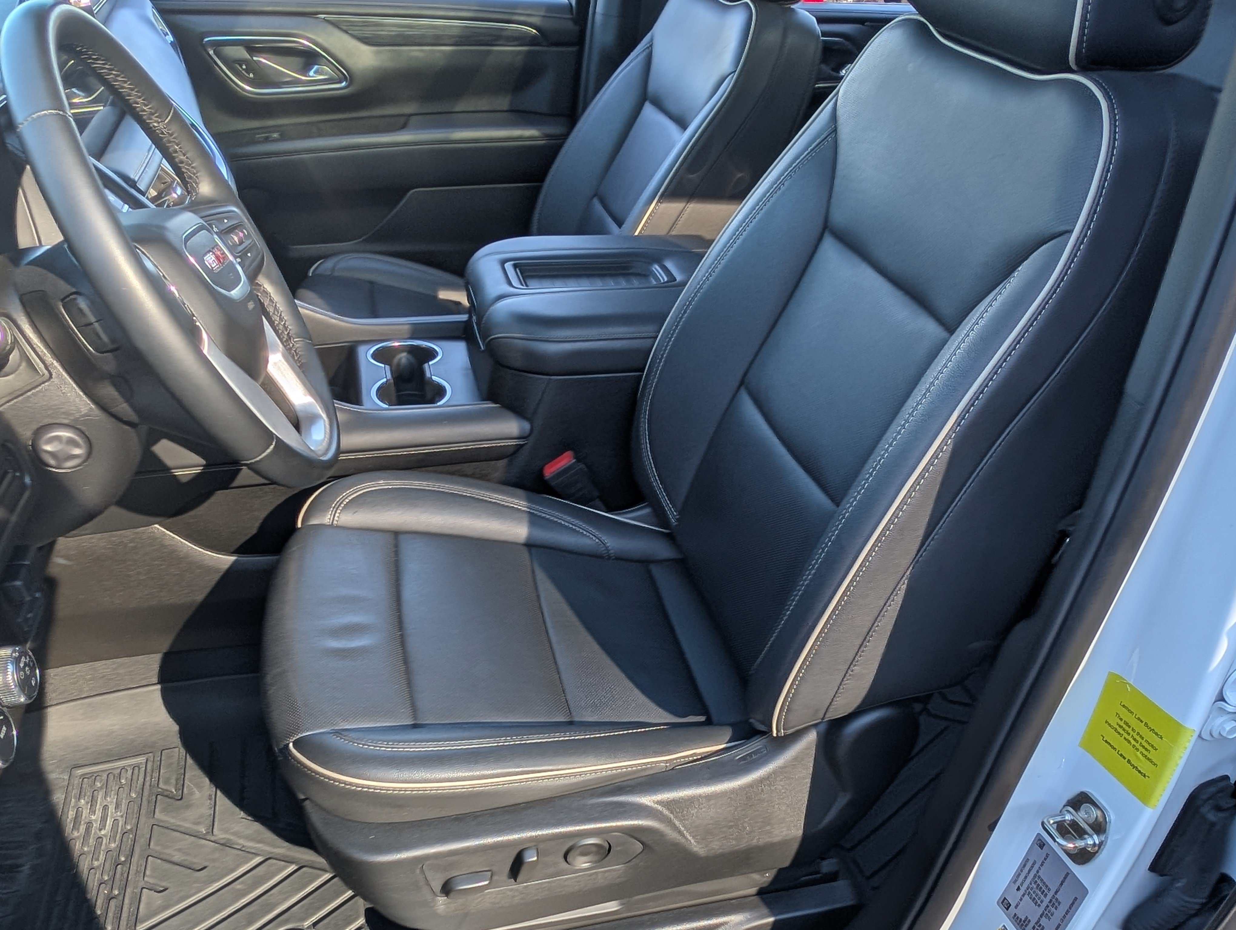 Used 2024 GMC Yukon SLT w/ SLT Premium Package AWD/4WD image 17