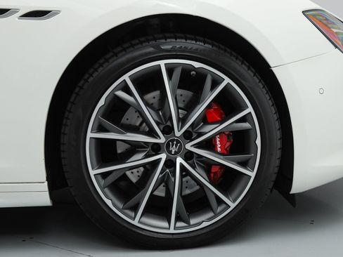 Certified 2023 Maserati Ghibli Modena RWD image 21