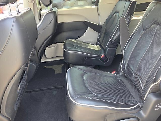 Used 2024 Chrysler Pacifica Limited FWD image 7