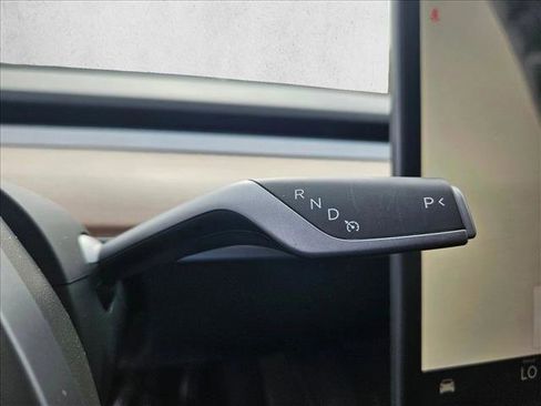 Used 2023 Tesla Model Y Performance image 12