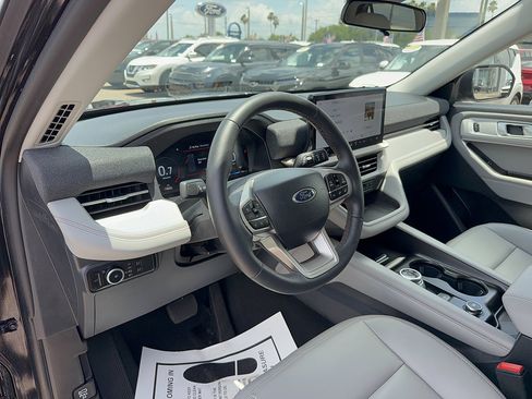 Certified 2025 Ford Explorer Active w/ Active Comfort Package AWD/4WD image 10