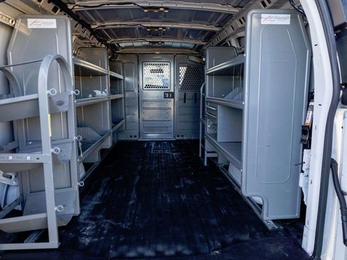 Used 2021 Chevrolet Express 2500 w/ Enhanced Convenience Package image 18