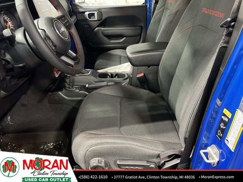 Used 2024 Jeep Wrangler Unlimited Rubicon w/ XTREMEE 35" Tire Package image 17