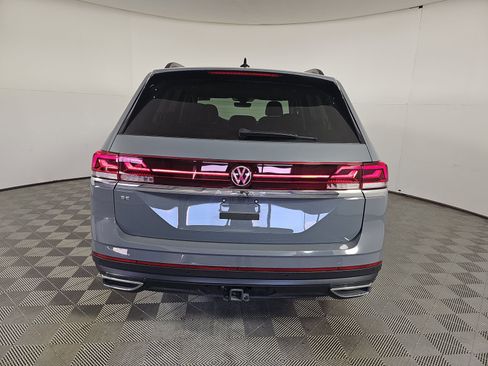 Used 2025 Volkswagen Atlas SE w/ Panoramic Sunroof Package image 5