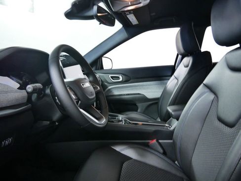 Used 2024 Jeep Compass Latitude image 30