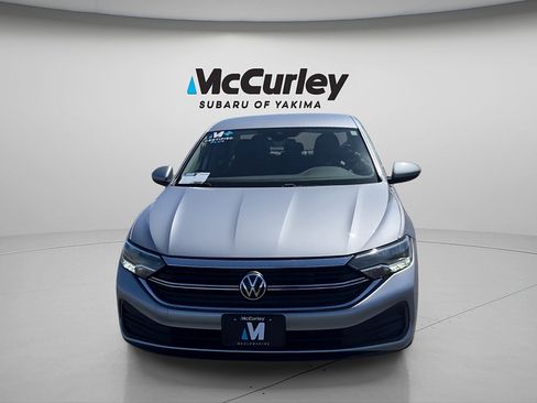 Used 2024 Volkswagen Jetta SE FWD image 8