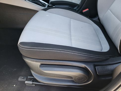 Used 2025 Hyundai Venue SEL FWD image 17
