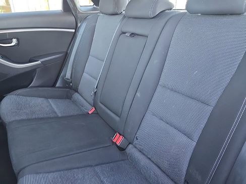 Used 2017 Hyundai Elantra GT image 27