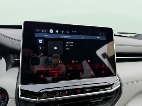 Used 2025 Jeep Compass Limited image 21