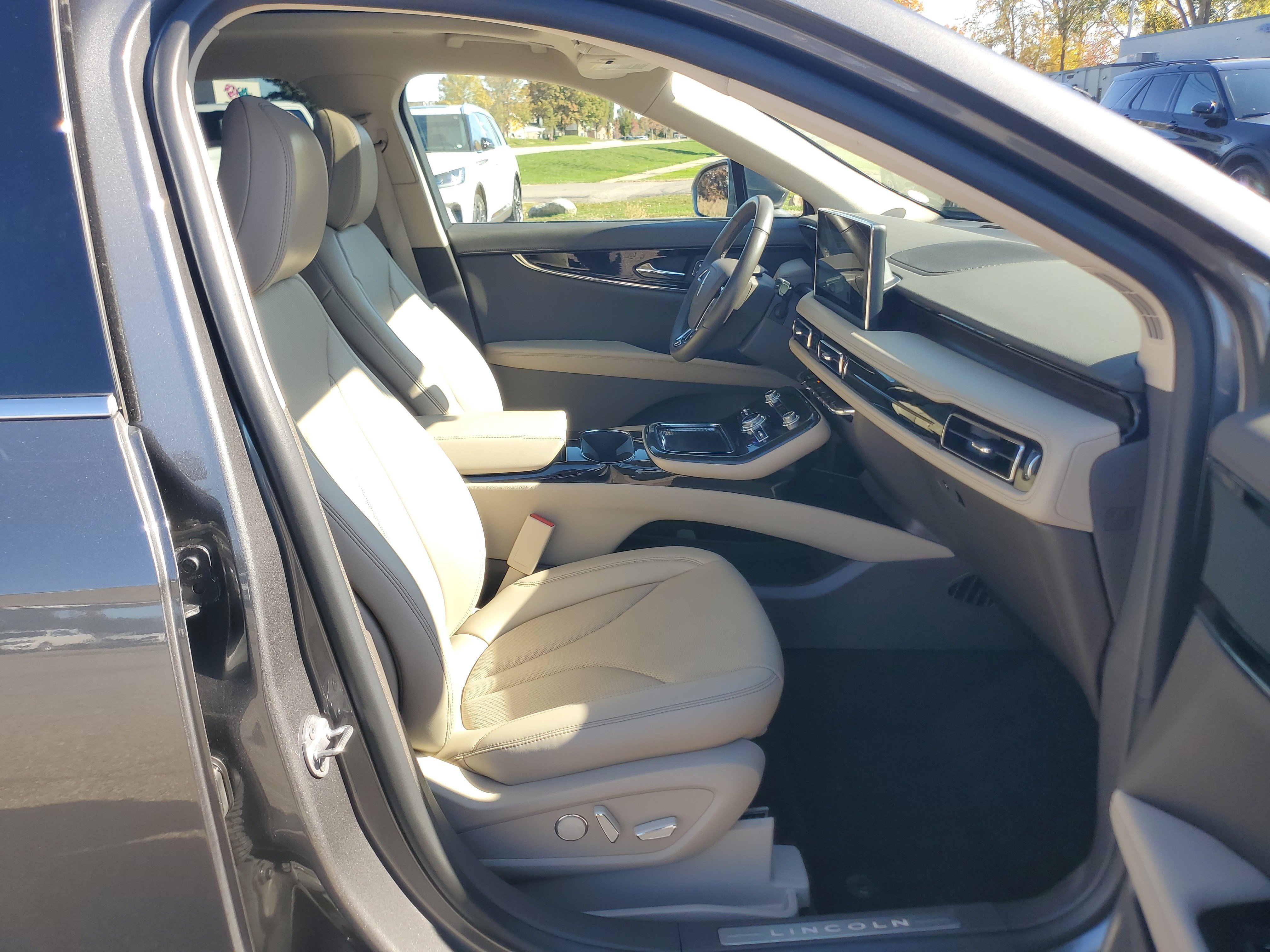 Used 2023 Lincoln Nautilus Reserve AWD/4WD image 9