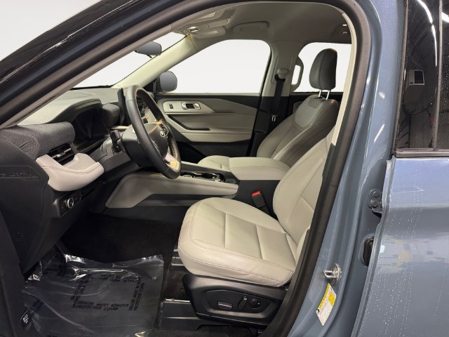Used 2026 Ford Explorer Active w/ Active Comfort Package AWD/4WD image 7