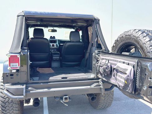 Used 2016 Jeep Wrangler Sahara AWD/4WD image 5