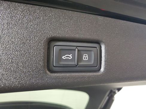 Used 2025 Audi SQ5 Premium Plus w/ Premium Plus Package image 9