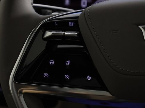 Used 2025 Cadillac Escalade Sport Platinum w/ LPO, ONYX Package image 22