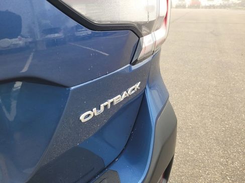 Used 2022 Subaru Outback Premium image 7