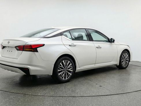 Used 2025 Nissan Altima 2.5 SV FWD image 9