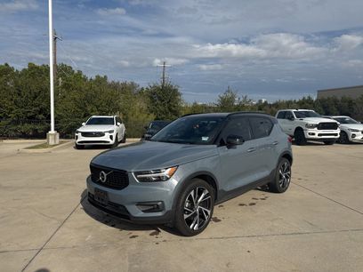 Certified 2022 Volvo XC40 T5 R-Design w/ Advanced Package