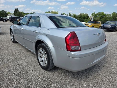 Used 2007 Chrysler 300 Touring w/ Comfort/Convenience Group RWD image 6