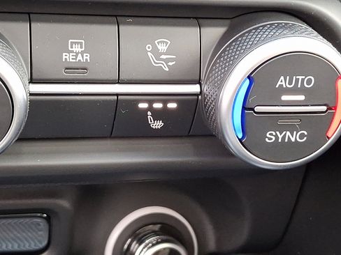 New 2025 Alfa Romeo Giulia AWD w/ Driving Assist Package image 19