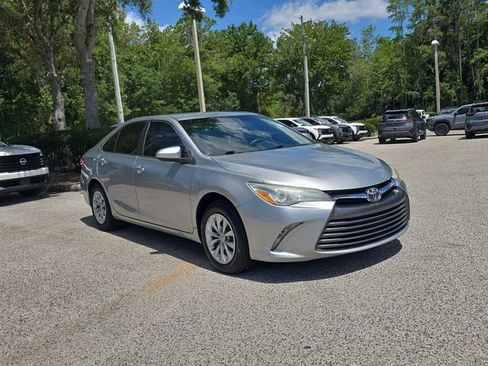 Used 2017 Toyota Camry LE FWD image 2