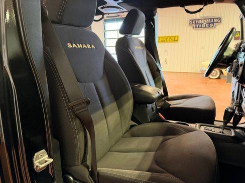 Used 2014 Jeep Wrangler Unlimited Sahara AWD/4WD image 22