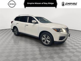 Used 2020 Nissan Pathfinder S image 1