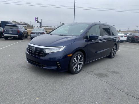 Used 2023 Honda Odyssey Touring image 3