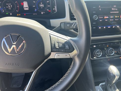 Used 2022 Volkswagen Atlas Cross Sport SE w/ Panoramic Sunroof Package image 19