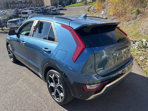 Used 2023 Kia Niro SX Touring image 12