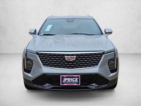 Used 2025 Cadillac XT4 Premium Luxury FWD image 2